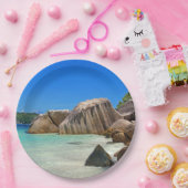 Prachtig tropisch Zee met rotskoverkusten Papieren Bordje (Feest)