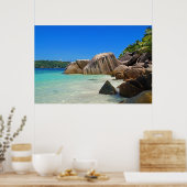 Prachtig tropisch Zee met rotskoverkusten Poster (Keuken)