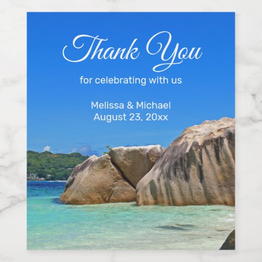 Prachtig tropisch Zee met rotskoverkusten Wijn Etiket (Enkel label)