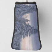 Prachtig winterlandschap als het sneeuwt golfheadcover (Draai 90)