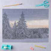 Prachtig winterlandschap als het sneeuwt tissuepapier (Craft)