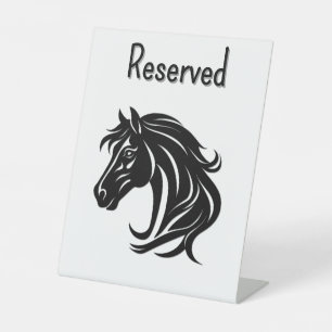 Prachtig zwart paardenhoofd gereserveerde tafel reclamebord met voetstuk