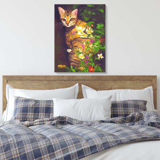 Prachtige Abyssiniaanse kat in een midnight Garden Canvas Afdruk (Insitu (Slaapkamer))