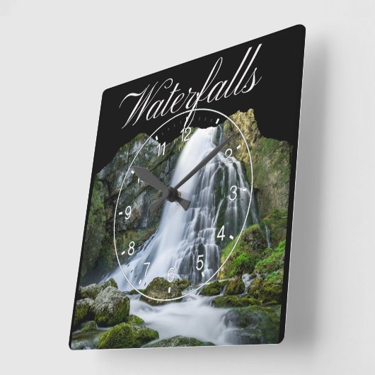 Prachtige bergwatervallen vierkante klok (Hoek)