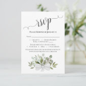 Prachtige bijtende eucalyptus en groene bruiloft RSVP kaartje (Staand voorkant)