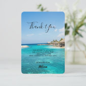 Prachtige Blauwe Tropische Beach met Thatched Huts Bedankkaart (Staand voorkant)