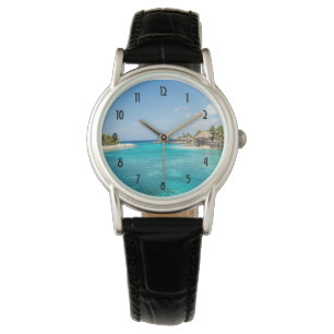 Prachtige Blauwe Tropische Beach met Thatched Huts Horloge