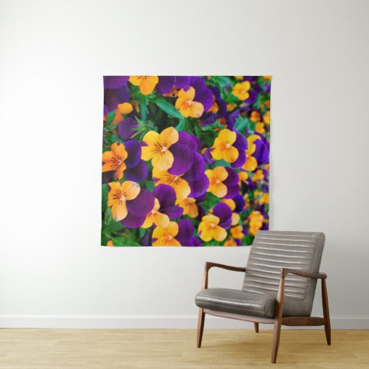 Prachtige bloeiende pansies in de tuin wandkleed (In Situ (horizontaal))