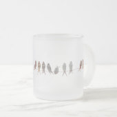Prachtige eenvoudige moderne vogels op een draad matglas koffiemok (Voorkant rechts)