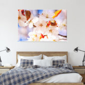 Prachtige en elegante kersenbloesems in de lente canvas afdruk (Insitu (Slaapkamer))