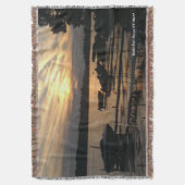 Prachtige en sluipende zonsondergang op het meer deken (Voorkant Verticaal)