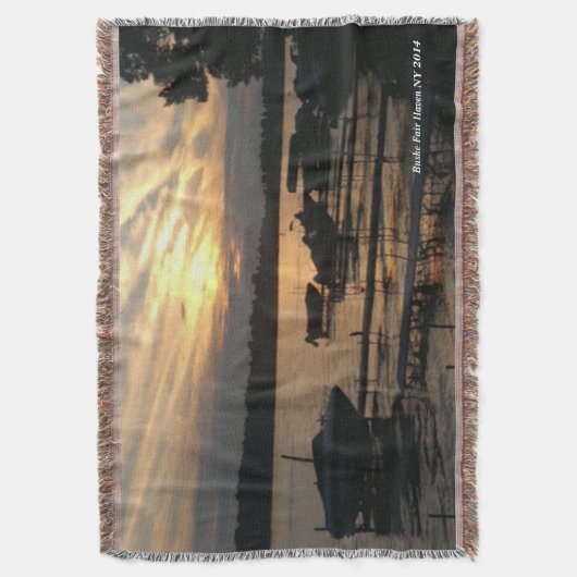 Prachtige en sluipende zonsondergang op het meer deken (Voorkant Verticaal)