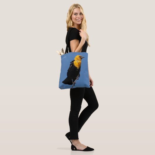 Prachtige gele Blackbird op een dag van de Windy Tote Bag (Op model)