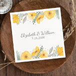 Prachtige gele bloem Elegant Romantic Wedding Servetten<br><div class="desc">Viel je bruiloft met deze mooie papieren servetten met een handbeschilderde waterverf gele bloemen en bladvormig design. Voeg de bruid- en bruidenamen en trouwdatum toe om je te personaliseren. Ook verkrijgbaar in luncheon en diners. Perfect voor romantische tuinbruiloften,  rustige kerkweddenschappen en recepties en vrijgezellenfeesten.</div>