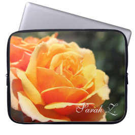 Prachtige gele roos bloem, met naam. laptop sleeve