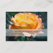 Prachtige gele rozenbloem op groene achtergrond. visitekaartje (Achterkant)