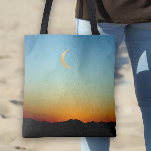 Prachtige gloeiende maan berg zonsondergang tote bag