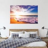Prachtige golven op een zandstrand en zonsondergan canvas afdruk (Insitu (Slaapkamer))