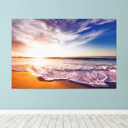Prachtige golven op een zandstrand en zonsondergan canvas afdruk (Insitu (Houten vloer))