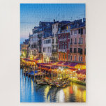 Prachtige Grand Canal Sunset Venice Italië Reis Legpuzzel<br><div class="desc">Deze verbluffende puzzel van de puzzel toont de reflectie van de restaurantlichten in het water van het Grand Canal in Venetië,  Italië #italië #italiaans #canal #kleincanal #venice #reflections #sunset #europe #european #schilderachtig #vakantie #outdoor #jigzaag #puzzle #jigsawpuzzle #gifts #leuke #stocstuffers #games #country</div>