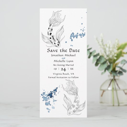 Prachtige Japanse Koi Fish Swimming Weddenschap Save The Date (Staand voorkant)