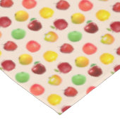 Prachtige kleurrijke appels op lichtbeige tafelkleed (Gekanteld)