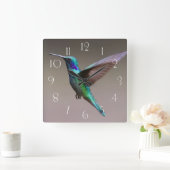 Prachtige kolibrie tijdens de vlucht vierkante klok (Huis)