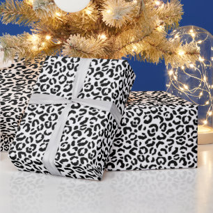 Prachtige laptop met kerstcadeautjes met luipaard cadeaupapier