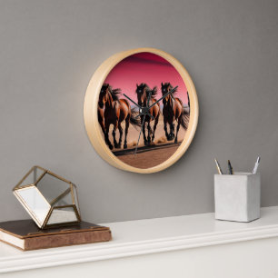 Prachtige majestueuze wilde paarden rennen in sche
