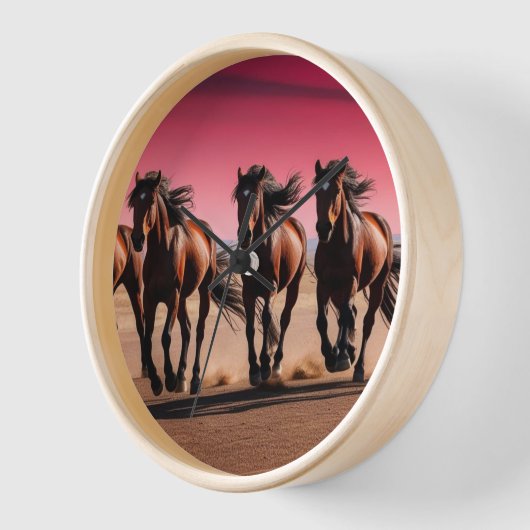 Prachtige majestueuze wilde paarden rennen in sche (Hoek)