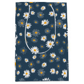 Prachtige marine geel wit klassieke madeliefjes medium cadeauzakje (Voorkant)