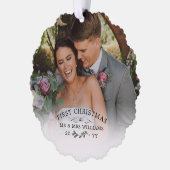 Prachtige Mistletoe Eerste Kerstmis Mr & Mrs Foto Ornament Kaart (Links)