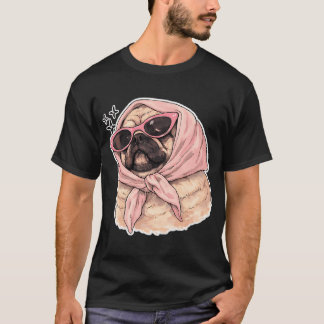 Prachtige mopshond met roze zonnebril t-shirt