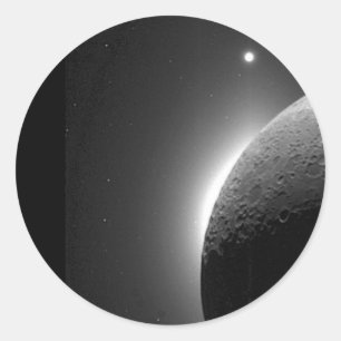 Prachtige NASA-afbeelding, de maan aangestoken doo Ronde Sticker