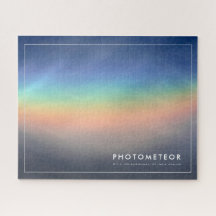 Prachtige oogverblindende regenboog in de wolken