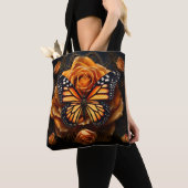 Prachtige oranje monarchvlinder met rozen tote bag (Dichtbij)