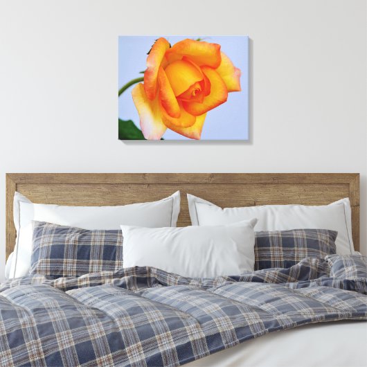 Prachtige Oranje Roos canvas afdrukken (Insitu (Slaapkamer))