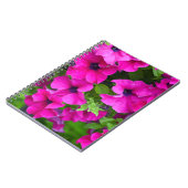 Prachtige paarse petunia notitieboek (Linkerzijde)