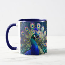 Prachtige pauw met blauwgroen en gouden verenkleed