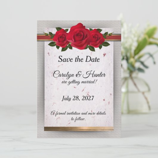 Prachtige rode rozen met gouden accenten bruiloft save the date (Staand voorkant)