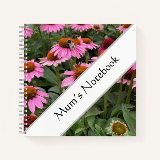 Prachtige roze Echinacea Flowers en Bee Editable Notitieboek (Voorkant)