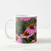 Prachtige roze Echinacea Flowers en Bee Koffiemok (Links)