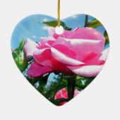 Prachtige roze roos in de blauwe lucht. Florale fo Keramisch Ornament (Achterkant)