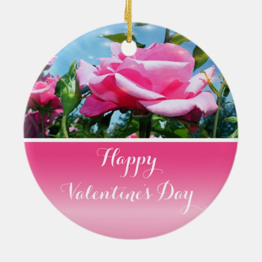 Prachtige roze roos in de blauwe lucht. Valentijns Keramisch Ornament (Achterkant)