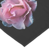 Prachtige roze roze op zwart. korte tafelloper (Hoek)