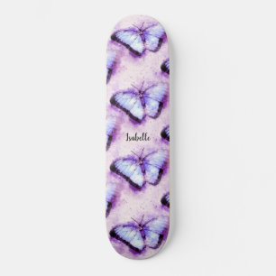 Prachtige roze vlinders voor het afspelen persoonlijk skateboard