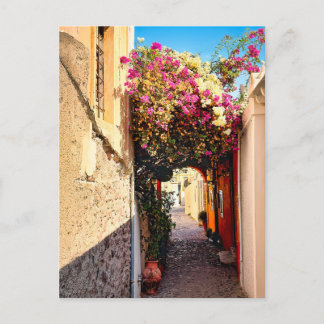 Prachtige steegje in Santorini, Griekenland Briefkaart