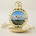 Prachtige strand zonsondergang fotografie zomer zakhorloge<br><div class="desc">Dit pittoreske strandfotografie zakhorloge met witte cijfers van Destin Florida heeft de prachtige roze en oranje zee zonsondergang die de oceaangolven boven het zand- en zandgras zachtjes raakt. Heerlijk kusthorloge vanaf uw favoriete vakantieoord of woonplaats.</div>