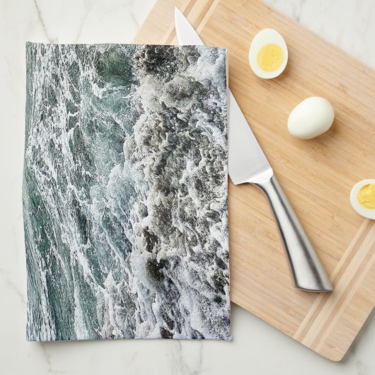 Prachtige strandscène met neerstortende golven theedoek (Quarter Fold)