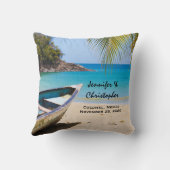 Prachtige Tropische Beach met een roeiboot bruilof Kussen (Achterkant)